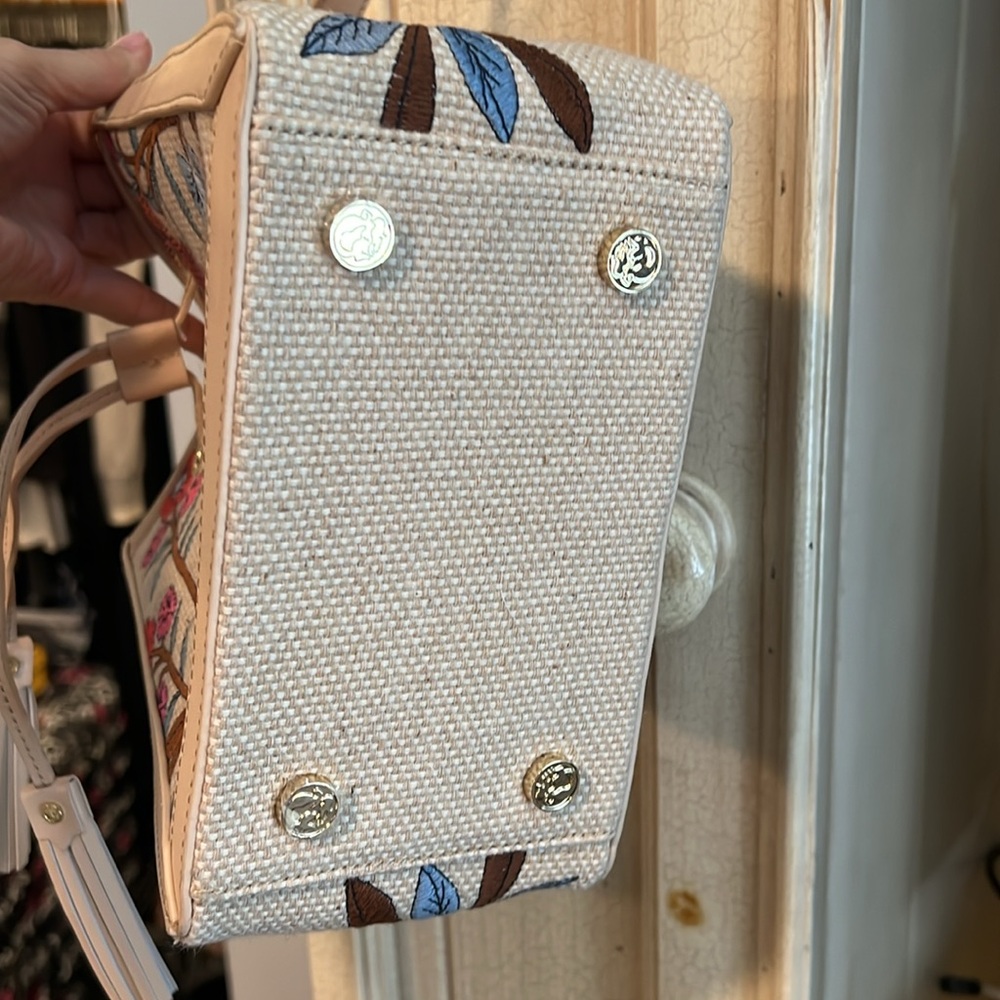 NWOT. Crossbody Purse. - Picture 4 of 5